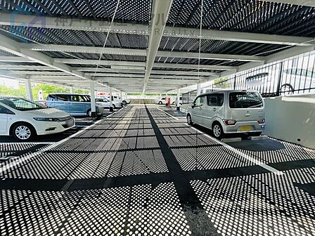 月額8000~10000円で駐車場利用可能です