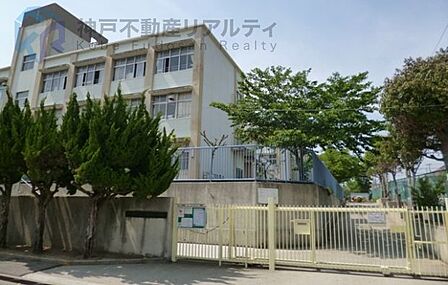 神戸市立小束山小学校 徒歩6分。 470m