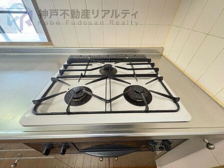 3口コンロ完備♪複数メニューの同時料理ができます♪