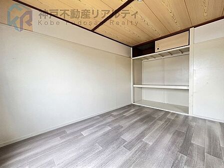 収納のある洋室♪お荷物の整理に便利です♪※画像加工済み。家具消し写真です。