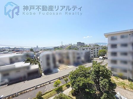 ◇バルコニーより明石海峡大橋を望めます♪