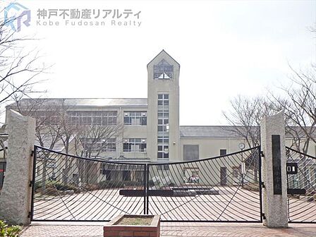 神戸市立東町小学校 徒歩9分。 670m