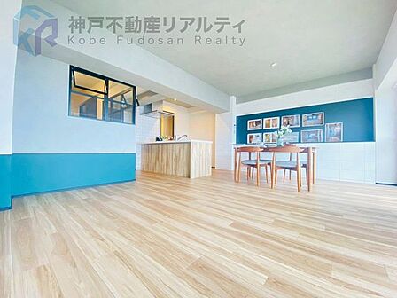 LDK側面壁のカウンターがお洒落です♪※家具付販売ではございません