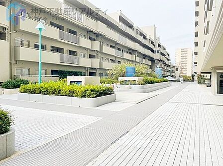 （周辺環境）神戸市立義務教育学校港島学園徒歩1分神戸市立義務教育学校港島学園徒歩8分