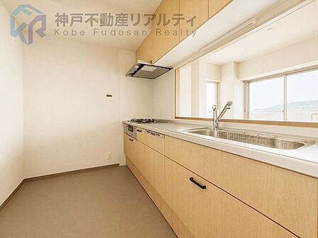 ・キッチンやトイレ等の水回りも新調しており綺麗です！画像加工をしています
