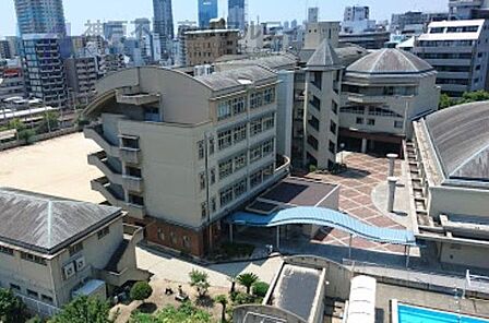神戸市立神戸生田中学校 徒歩3分。 220m
