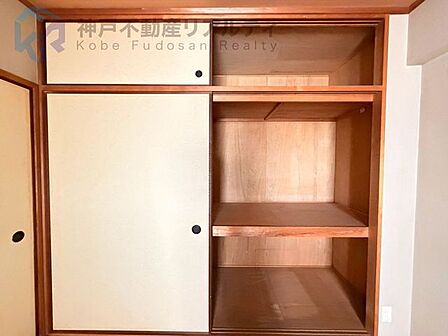 白を基調としたシンプルで清潔感あるトイレ