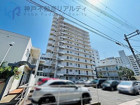 ・スーパーやコンビニも徒歩10分圏内です♪