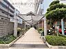 外観：屋根付きのアプローチ♪