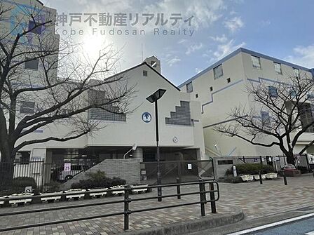 神戸市立兵庫中学校 徒歩9分。 660m