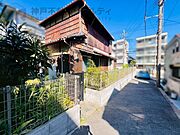 青空が広がる閑静な1種低層のエリアです。