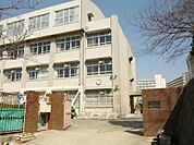 神戸市立神陵台中学校 徒歩6分。 430m