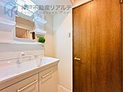 洗面所が独立なので、ご家族で利用する朝晩の時間帯にとても便利です。