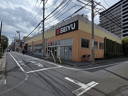 西友江戸川中央店 徒歩3分。 200m