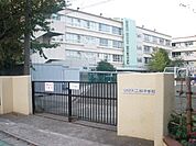 葛飾区立小松中学校 徒歩9分。 690m