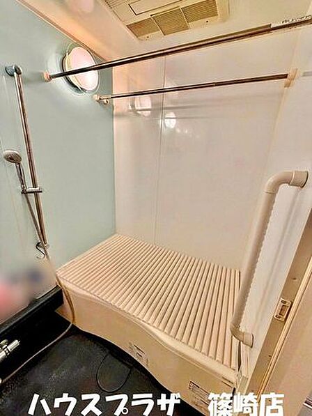 【浴室】落ち着いた色を基調とした浴室は心も体も癒してくれますね。
