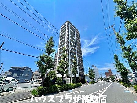 歩道付きでお子様連れも安心の立地です！R8.7月撮影