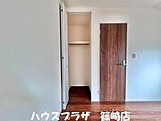 東側5.25帖洋室の収納です
