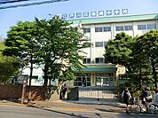 江戸川区立篠崎中学校 徒歩14分。 1110m