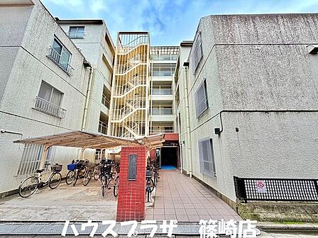 人通りが多い場所にあるので夜も安心です!R8.7月撮影