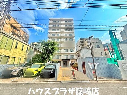 マンション正面部分になります。R8.7月撮影