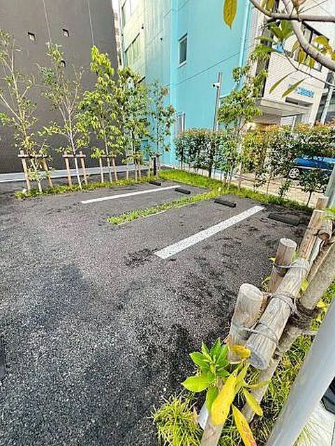 18 / 22