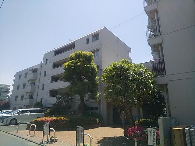 2 / 4