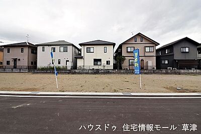 外観：【建築条件なし！】すれ違いや駐車もしやすい前道約6ｍ　落ち着いた住宅街　全5区画の新規分譲地