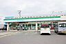 周辺：ファミリーマート草津岡本町店【ファミリーマート草津岡本町店】県道2号線と県道113号線の交わる角にあり、食品・日用品の購入や公共料金の支払い、宅配サービス窓口などに便利な24時間営業のコンビニスト…