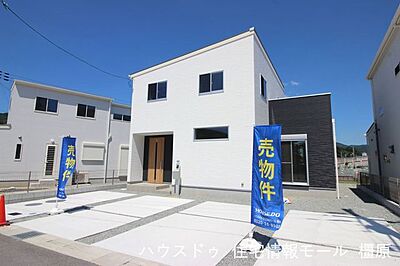 外観：【ハウスドゥ施工物件】18帖のリビングや豊富な収納スペースを是非ご覧ください。お好きな日にご案内可能です。