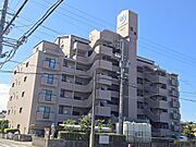 近隣にコンビニやスーパーが充実してます。