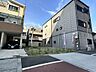外観：前面道路歩道付きの９ｍ公道です。接面も7.3ｍ超のため、自由度の高いお家の建築が可能です。