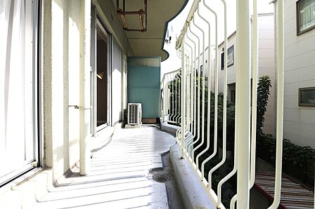 北西向きのバルコニーが、住まいに開放感を添えます。