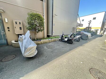 敷地内バイク置場