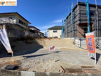 外観：【現地写真】◆現況更地！建築条件無しです！◆緑豊かな閑静な住宅地♪◆生活至便な立地です◆商業施設「アクロスモール」まで徒歩4分です♪