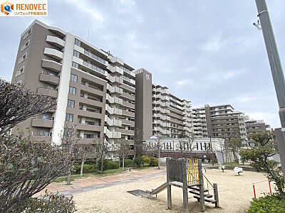 外観：【現地外観写真】◆10階部分！3ＬＤＫの住まい◆大切なペットと一緒に暮らせます！（規約による制限あり）◆たっぷりの陽光と心地よい風が舞い込む住まいです