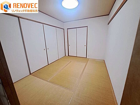 【和室】◆約6.0帖の和室です◆すぐに横になれる和室は、みんながほっと一息つける空間◆リビングに面した和室は重宝します