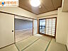 室内：【和室】◆和室には、リラックス効果、調湿効果、防音効果、汎用性の高さなど、様々なメリットがあります♪畳は断熱性が高いため、冬場でも足元が冷えにくいです！