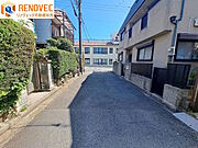 【前面道路含む現地写真】◆間取りもデザインも自由自在。建築条件ナシの土地で、あなたの理想のマイホームを思い通りに形にしましょう！