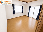 【1階　和室】◆約6.0帖の和室です◆2面採光のお部屋は、窓を開けると空気の通り道が自然にできるため、風通しが抜群に良く、湿気やニオイ対策に有効です。