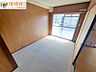 子供部屋：【洋室】◆約5．3帖の洋室です◆バルコニーに面しているので明るく風通しの良いお部屋です◆収納スペースで住空間もスッキリ！