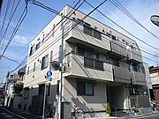 2011年9月完成の鉄骨造り3階建ての建物です。