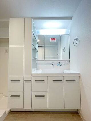 シンプルな3面...