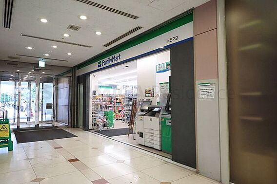 ファミリーマー...