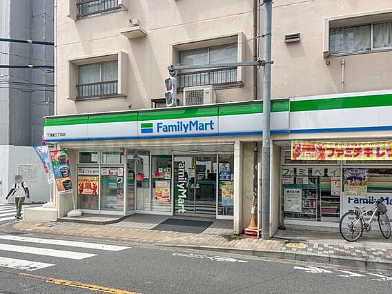 ファミリーマー...