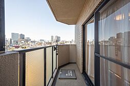 採光、通風に優れた南西面バルコニー。