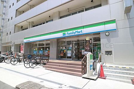 ファミリーマート新宿戸塚警察署前店 200m