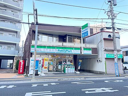 ファミリーマート妻屋所沢店 210m