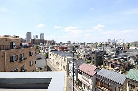 お部屋からの眺望は遮る建物が少ないので開放的です