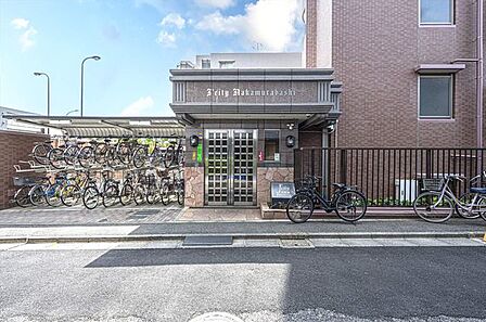 掃除が行き届き清潔感のあるエントランス